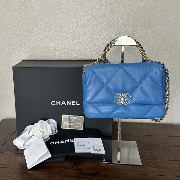 $6,900 CHANEL 19 Flap Bag Medium Blue 21P Excellent Condition - Picture 2 of 16